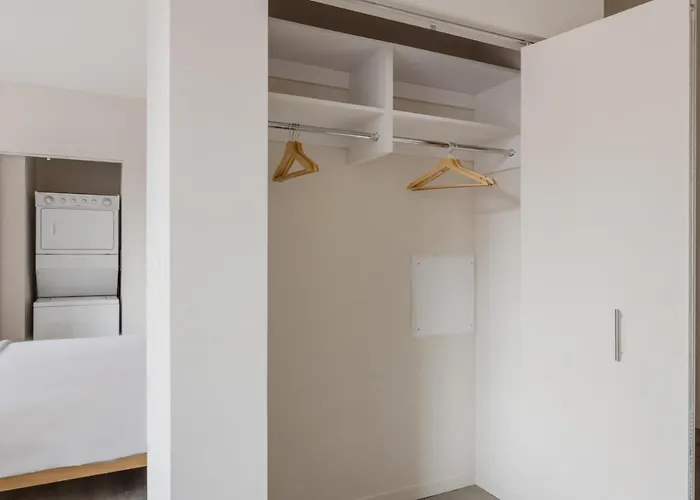 River North Jr 1br W Game Nr L Chi-971 *